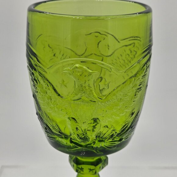 L. E. Smith Glass Green American Eagle Pressed Glass Water Goblet 1965–70 8 oz - Picture 6 of 7